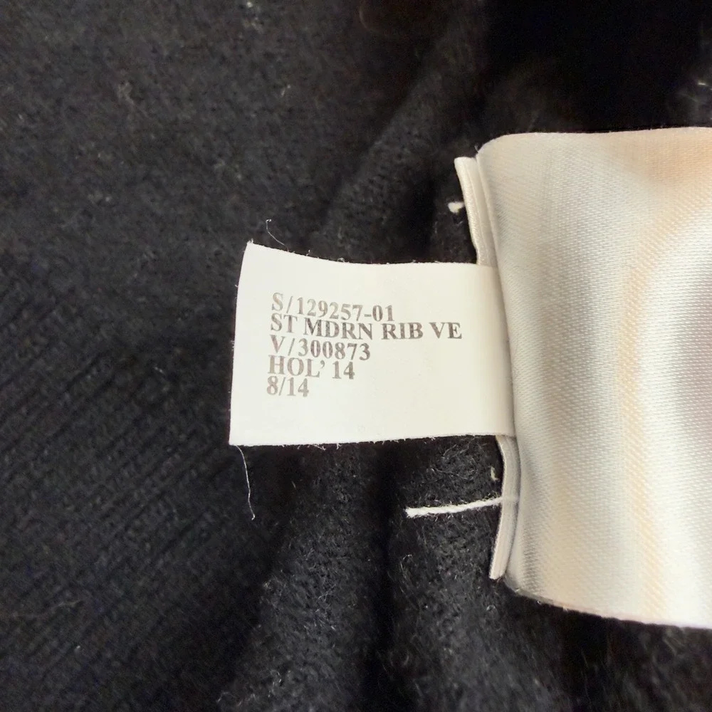 Banana Republic Men's Large V Neck Sweater Black Italian‎ Yarn Merino Wool Blend